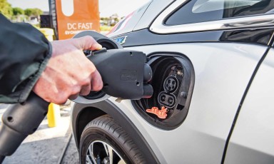 Năm 2025, thế giới sẽ có ô tô điện sạc pin 5 phút nhưng đi làm được cả tuần