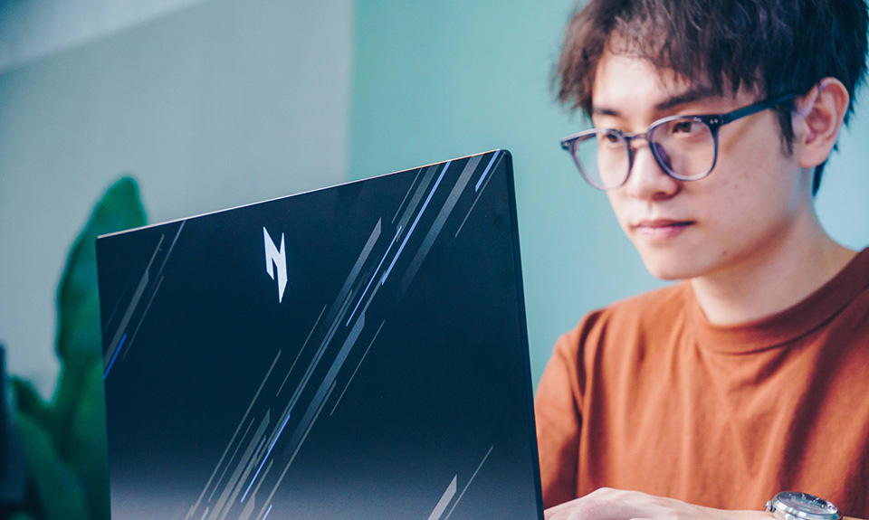 Laptop bao năm qua đã tiến xa thế nào? - So sánh chơi game trên laptop vs desktop