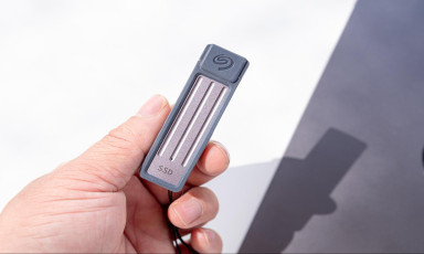 Trên tay Seagate Ultra Compact: SSD di động vừa bằng một chiếc USB, nhiều tiện ích đi kèm
